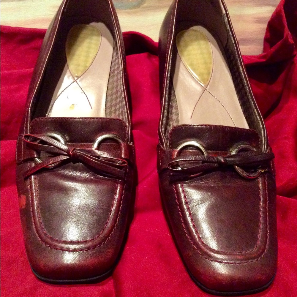 LIZ CLAIBORNE Flex Burgandy Size 8 Flats Loafers